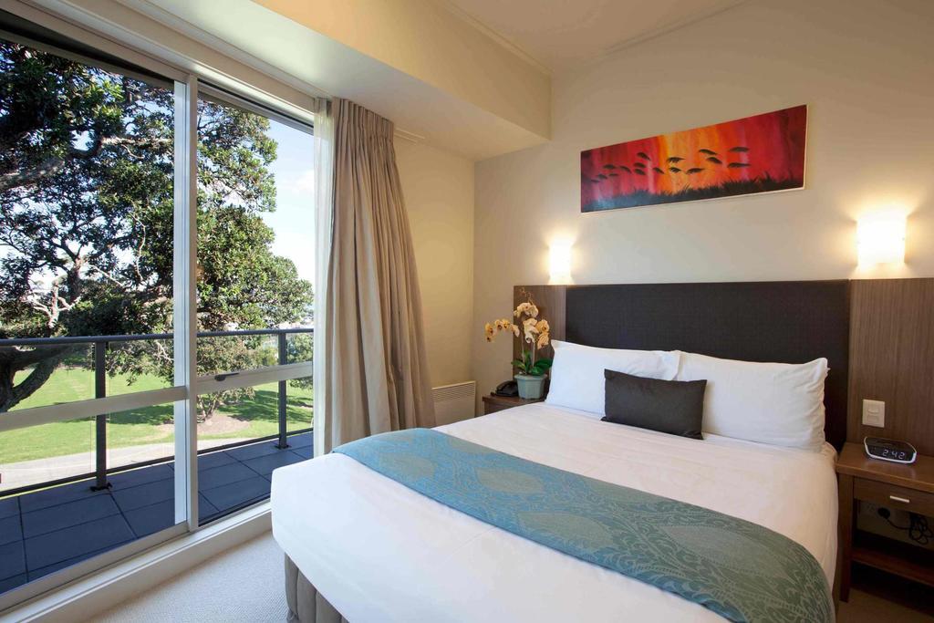 Vr Takapuna Auckland Exterior foto A bedroom at the hotel