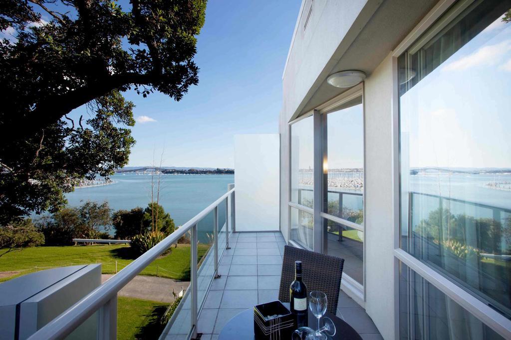 Vr Takapuna Auckland Exterior foto View from a suite at the Crowne Plaza Hotel, Auckland