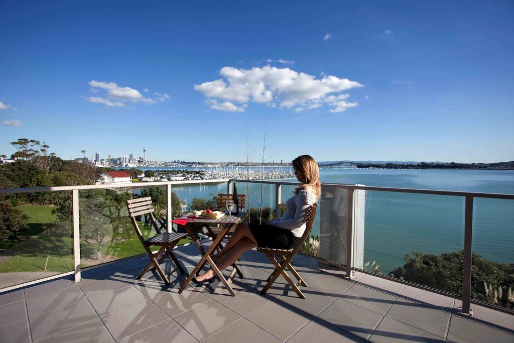 Vr Takapuna Auckland Exterior foto A balcony in Auckland, New Zealand